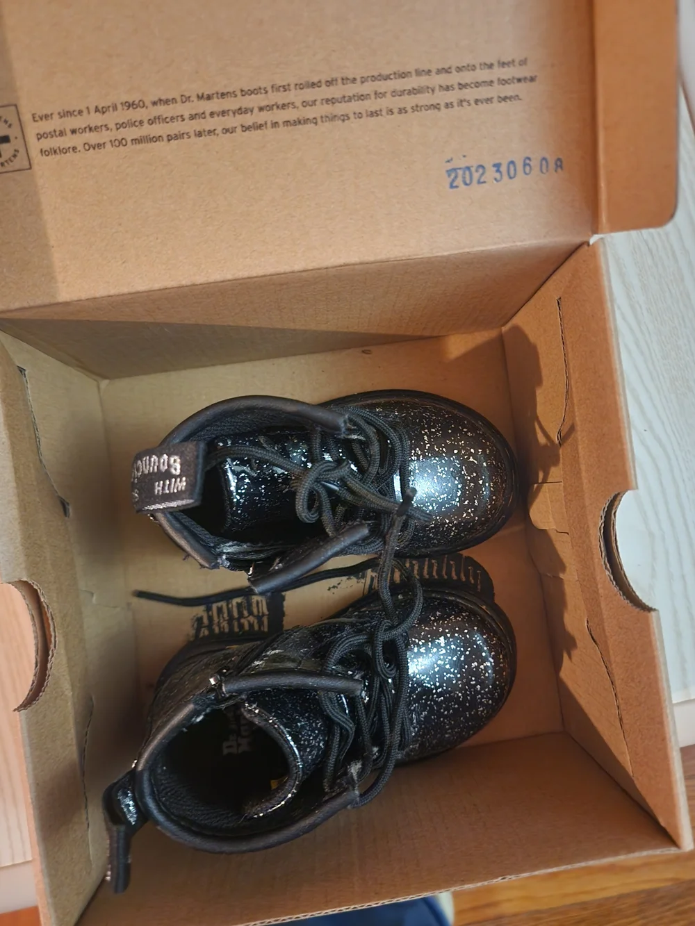 Dr. Martens children lace